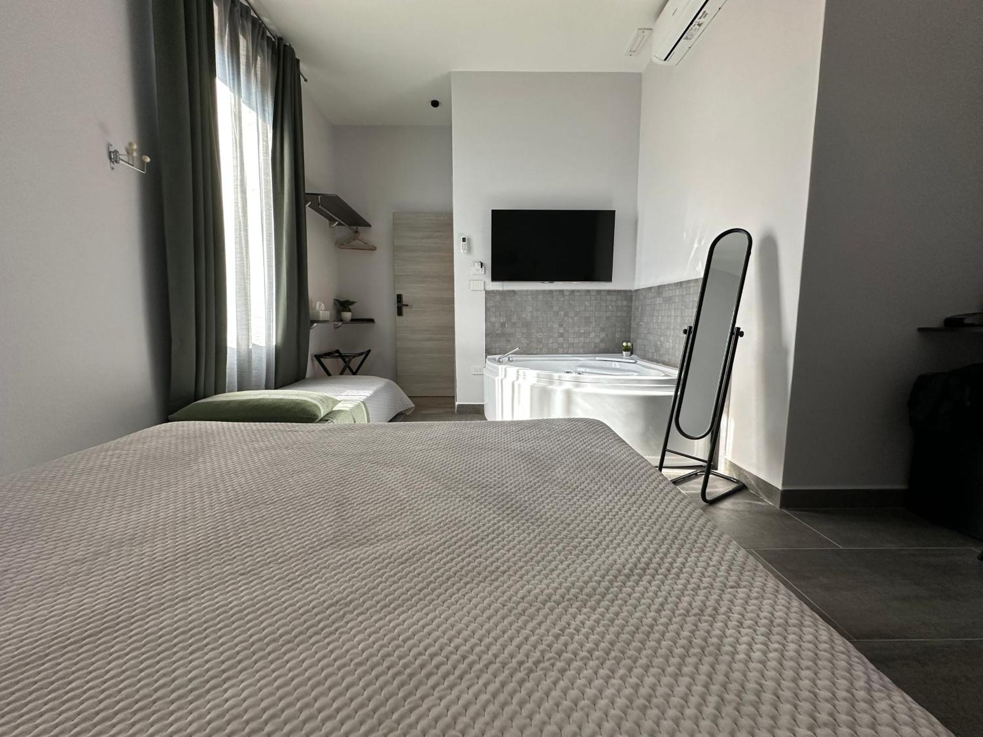 Готель Zeta Boutique Казерта Екстер'єр фото